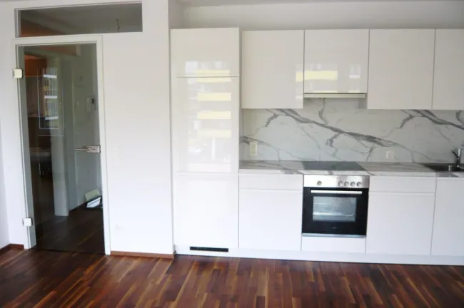 Wohnen am Winterhafen - moderne 2 Zimmerwohnung mit Balkon im 1.OG - Bild