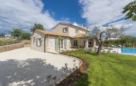 PROVISIONSFREI für den Käufer! Haus im Grünen mit Pool auf Istrien