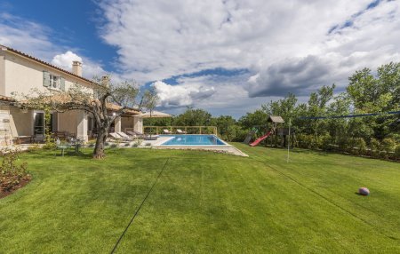 PROVISIONSFREI für den Käufer! Haus im Grünen mit Pool auf Istrien