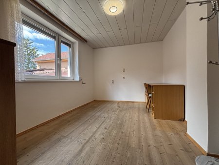 Renoviertes Bauernhaus mit 4 Zimmern, 81m² Wohnfläche, 2 Garagen, Garten - Top Ausstattung in Haugsdorf!