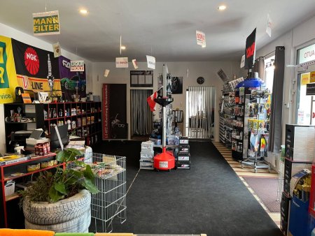 🏢 Top-Geschäftslokal in Laa in bester Lage – 2 große Schaufenster & vielseitig nutzbar