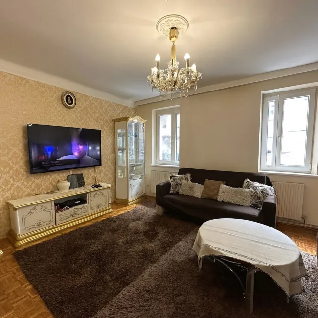 ***Sanierungsbedürftige 2,5 Zimmer-Wohnung nahe Brunnenmarkt*** - Titelbild