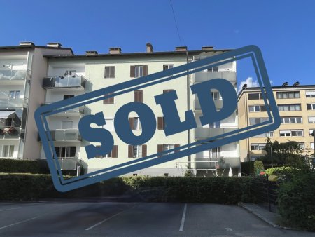 Anleger aufgepasst Günstige renovierungsbedürftige 2-Zimmer Wohnung mit Fernblick Balkon & Aufzug Nähe Schulzentrum in Vöcklabruck