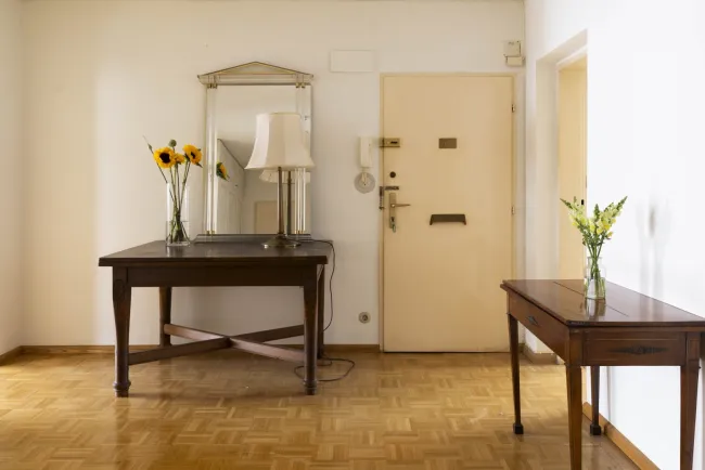 Eine sanierungsbedürftige Wohnung mit Charakter und Perspektive - Bild