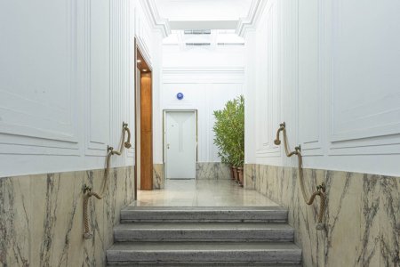 Urbaner Chic in einem architektonischen Juwel in bester Lage