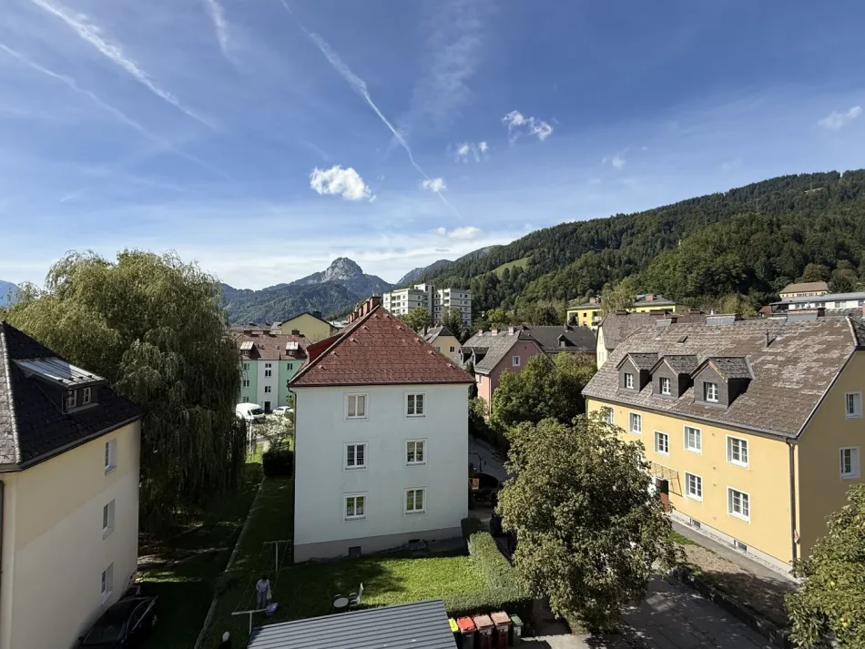 Eigentumswohnung mit südseitig verbauter Loggia - Titelbild