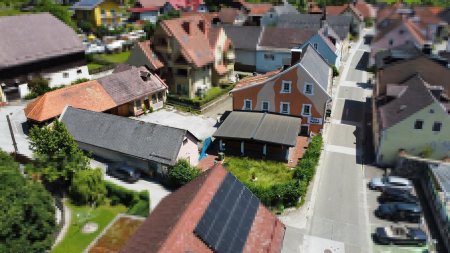 Geschäfts- und Wohnimmobilie mit Nebengebäuden, Parkplätze, Garagen