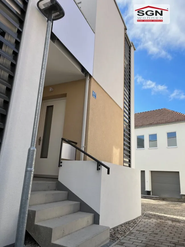 4 Zimmer (Stadt-)Reihenhaus in Neunkirchen mit 2 Garagenstellplätze -"Wohnen mit Chic" - Bild