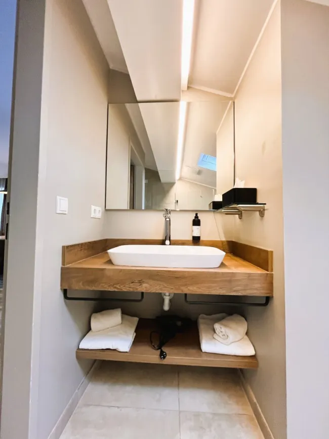 1. Bad mit Badewanne und Walk-In-Dusche