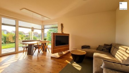 Helle und sonnige Gartenwohnung in Oberhofen am Irrsee – ruhig, modern & sofort bezugsbereit