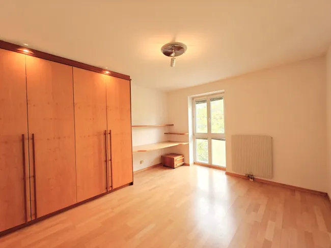 Gersthof: Sonnige Ostausrichtung + Ideale Wohnlage + Praktischer Grundriss + Nähe Fuchu-Park - Titelbild