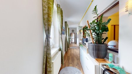 Viel Platz zum Wohnen: Großzügige Wohnung mit Altbauflair in zentraler Lage
