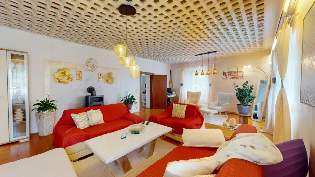 Viel Platz zum Wohnen: Großzügige Wohnung mit Altbauflair in zentraler Lage - Titelbild