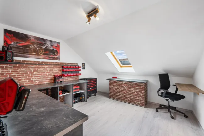 OG- Zimmer 2 -Kinderzimmer oder Homeoffice