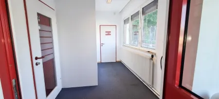Blick vor dem Büroeingang