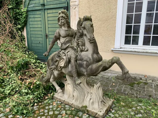 STRELZHOF: 3-Zimmer Schlosswohnung mit Garten & KFZ Stellplätzen in absoluter Grünruhelage - Titelbild