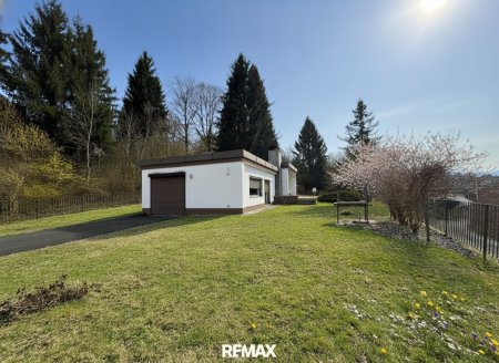 Ansicht Haus samt Grundstück