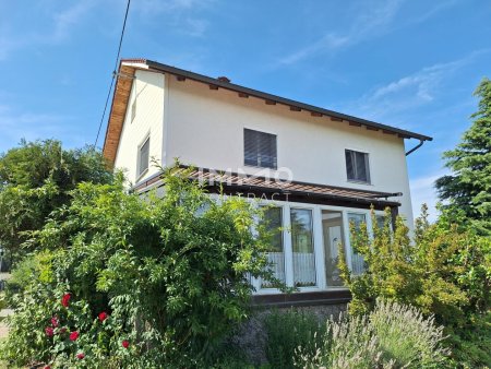 Großzügiges Ein- bis Zweifamilienhaus mit großem Garten in ruhiger Siedlungslage