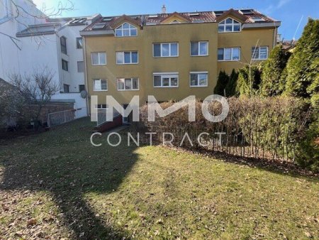 Lichtdurchflutete Dachgeschoßwohung mit Gemeinschaftsgarten
