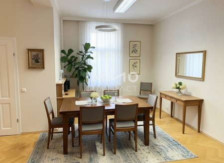 RUHIGE INNENSTADTLAGE: LUXURIÖSE 6-ZIMMER ALTBAUWOHNUNG IM 2. STOCK