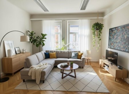 RUHIGE INNENSTADTLAGE: LUXURIÖSE 6-ZIMMER ALTBAUWOHNUNG IM 2. STOCK
