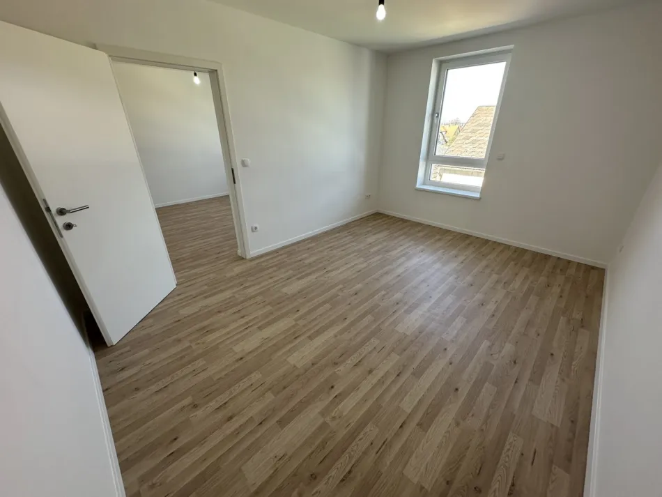 Top 21: Moderne 3-Zimmer-Wohnung im 1. OG mit Lift - Bild