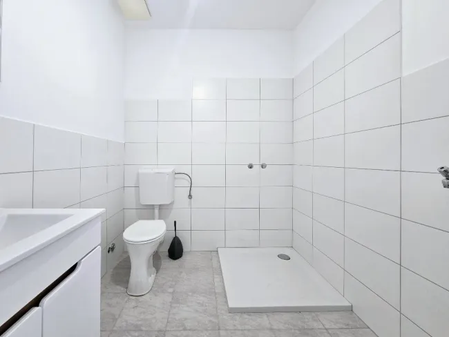 Bad mit Toilette