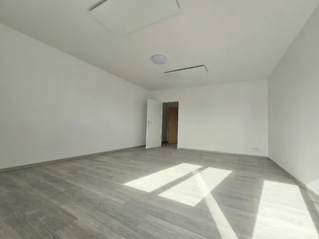 Zimmer Richtung Balkon