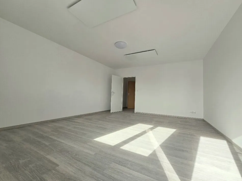 Zimmer Richtung Balkon