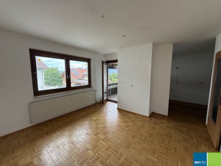 Arnoldstein, Am Hügel: Dreizimmerwohnung im ersten Halbgeschoss