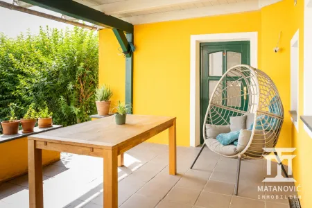 EG | Ferienwohnung – Überdachte Terrasse mit geschütztem Sitzbereich