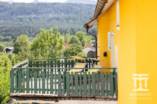 1. OG | Großzügige Terrasse mit Blick ins Grüne