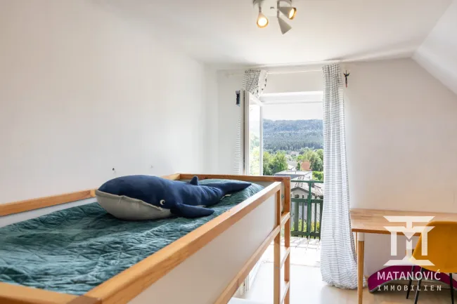 2. OG | Vielseitig nutzbares Zimmer mit Balkonzugang