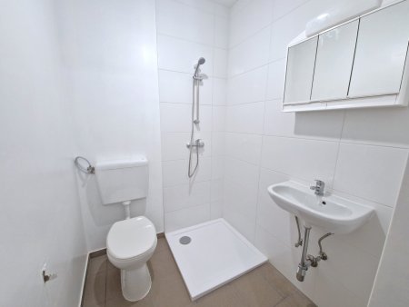 Bad mit Dusche & WC