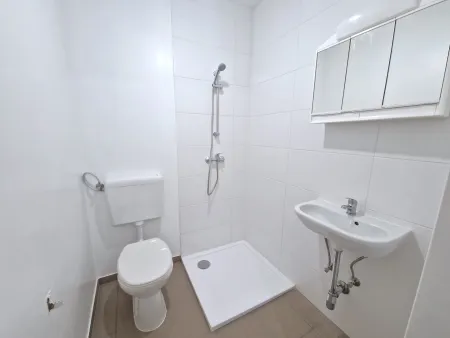 Bad mit Dusche & WC