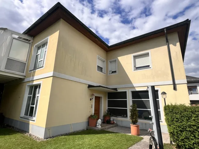 Einzigartige Gewerbeliegenschaft mit Wohnhaus, Pool und Mieteinnahmen in Zeltweg - Bild