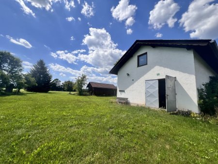 Grundstück mit Wirtschaftsgebäude und Geräteschuppen in Spielberg