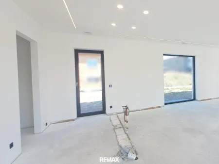 8 Küche mit Ausgang auf Terrasse
