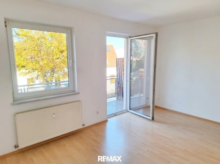 Wohnraum mit Ausgang zum Balkon