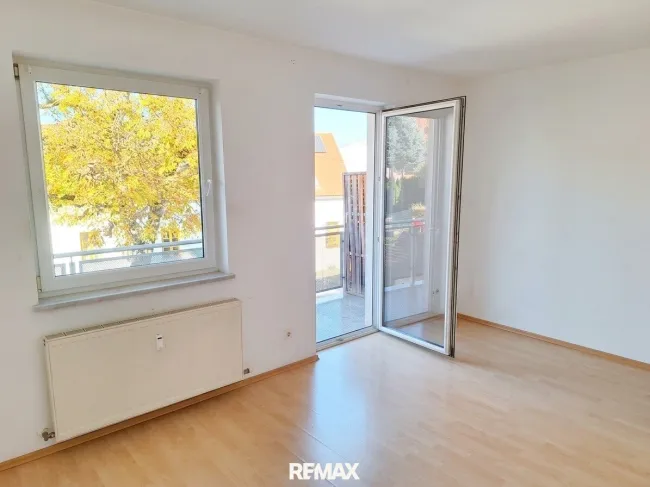Wohnraum mit Ausgang zum Balkon