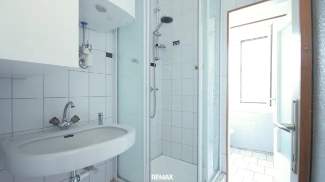 Badezimmer mit Dusche