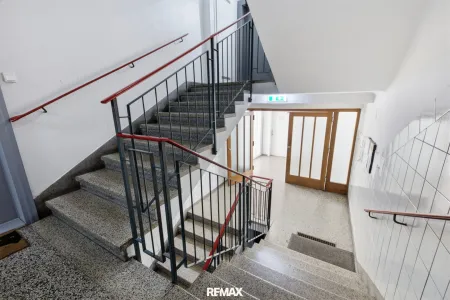 Bestlage in Stockerau! Großzügige 3 Zimmer-Wohnung mit traumhaftem Fernblick, Balkon & Garage!