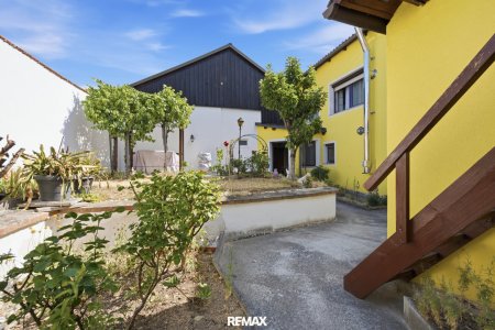 Mediterranes Flair & viel Platz: Gepflegtes Haus mit Erdkeller, Doppelgarage & Obstgarten!