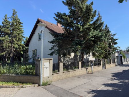 Haus in Schwechat mit großem Entwicklungspotenzial zum Verkauf