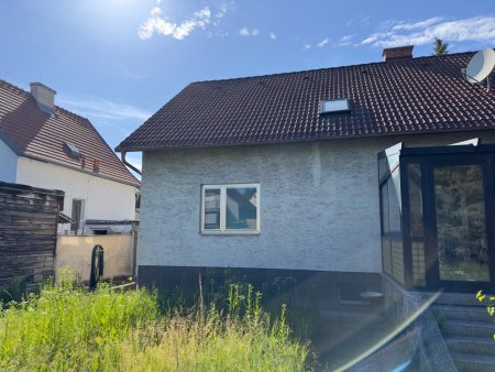 Haus in Schwechat mit großem Entwicklungspotenzial zum Verkauf
