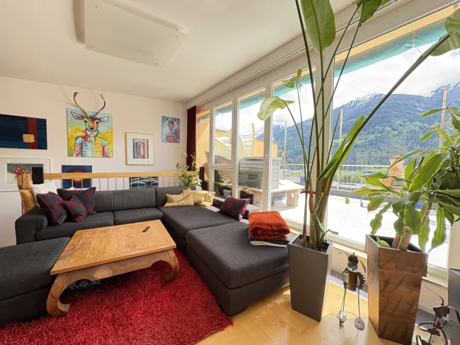 Dachgeschosswohnung in Telfs: Stilvoll leben mit Terrasse und Garage! - Bild