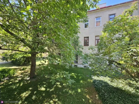 Sanierungsbedürftige Studentenwohnung im Herzen von Stadlau...
