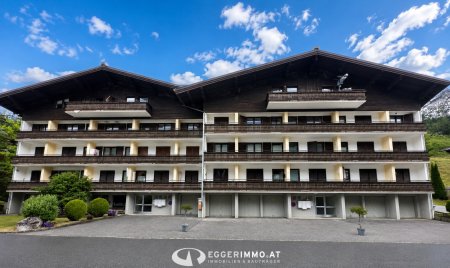 5753 Saalbach: Zweitwohnsitz ! Ab auf die Piste !! möblierte Ferienwohnung ca. 42m², separates Schlafzimmer, sonniger Balkon, Hallenbad, Parkplatz !!