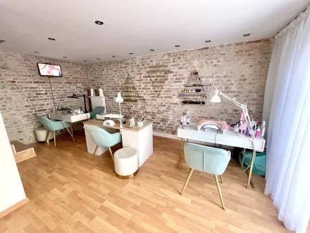 MODERNISIERTES UNBEFRISTETES BÜRO/KOSMETIKSTUDIO IN ALTBAUHAUS - GUTE LAGE - NÄHE U4 ROSSAUERLÄNDE UND AUGARTEN