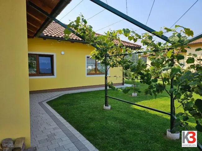 K3 - TRAUMHAFTER BUNGALOW in exklusiver Bauweise in ruhiger Dorfrandlage, barrierefrei, sucht anspruchsvollen neuen Besitzer. - Bild